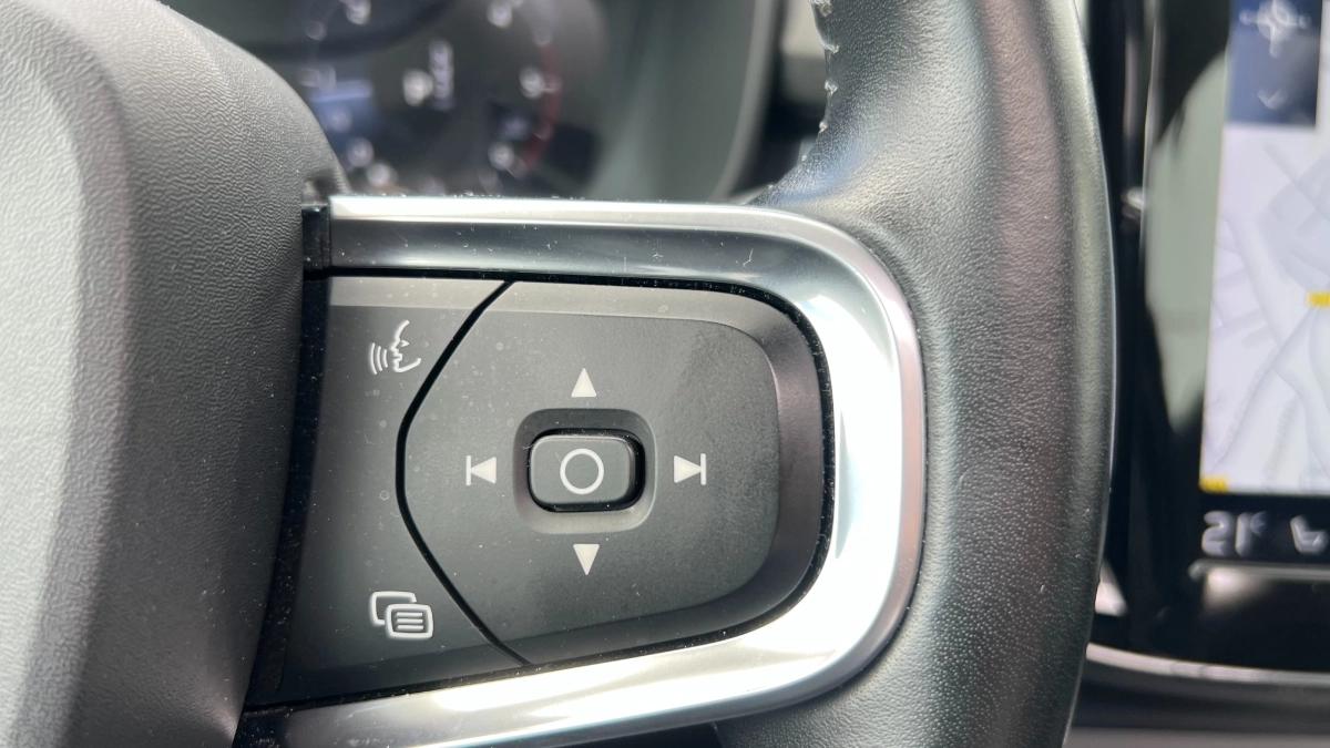 Volvo Xc40 2.0 D4 190 MOMENTUM AWD GEARTRONIC BVA