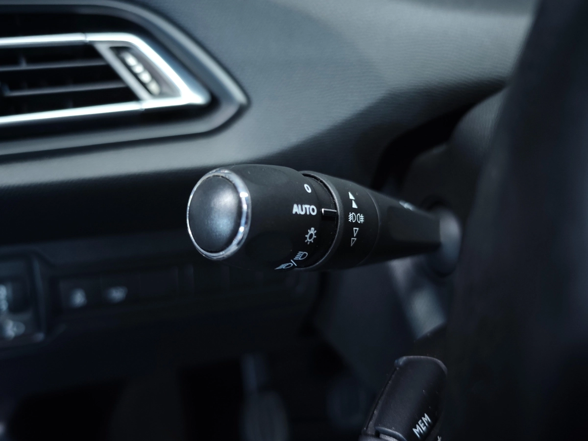 Peugeot 308 - photo 11