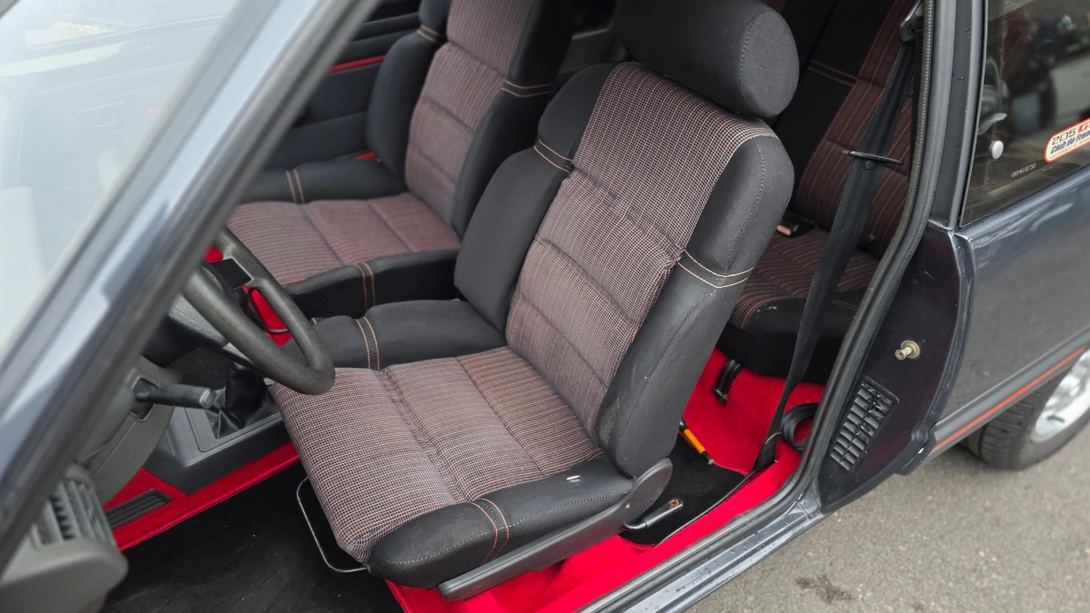 Peugeot 205 - photo 26