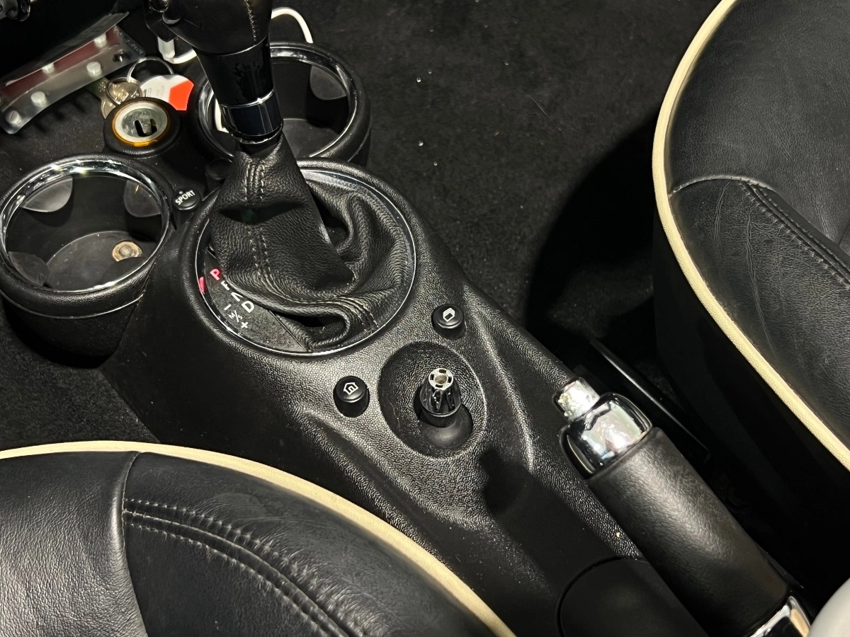 Mini Cabrio - photo 25