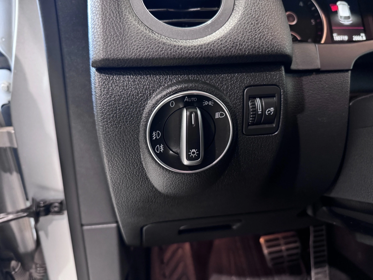 Volkswagen Tiguan - photo 24