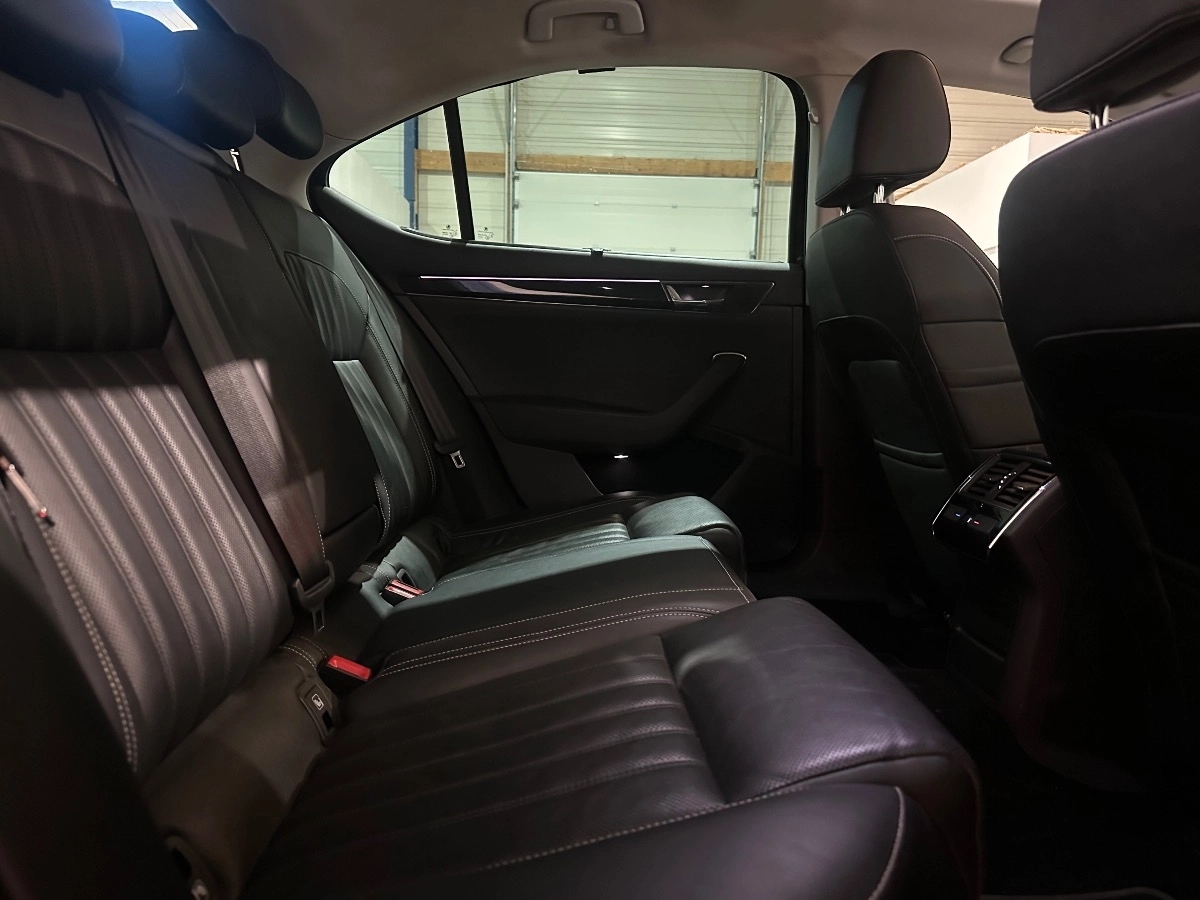 Skoda Superb - photo 16