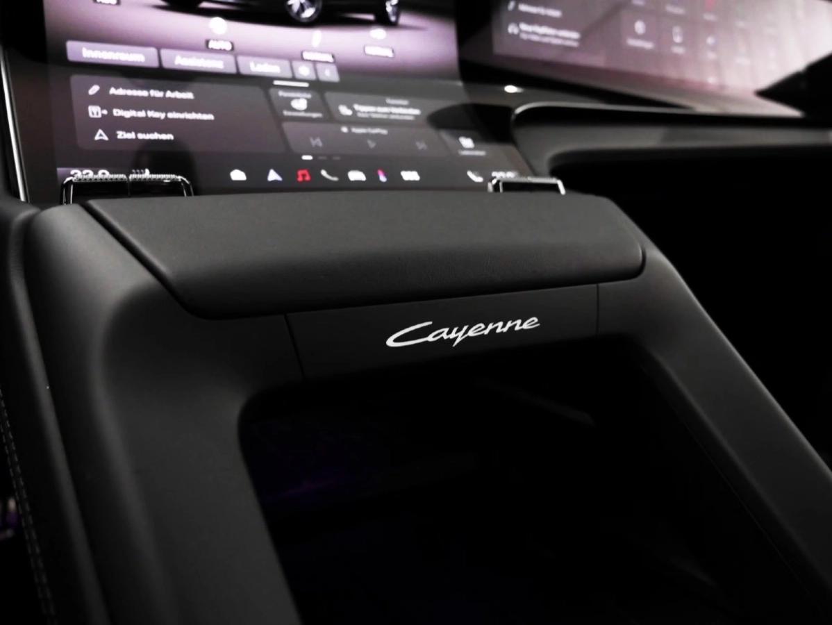 Porsche Cayenne Electrique 442ch 633km WLTP Toit Ouvrant/Attelage/Sport Sound/21“/Sièges 14/Volant Surfaces et Siège