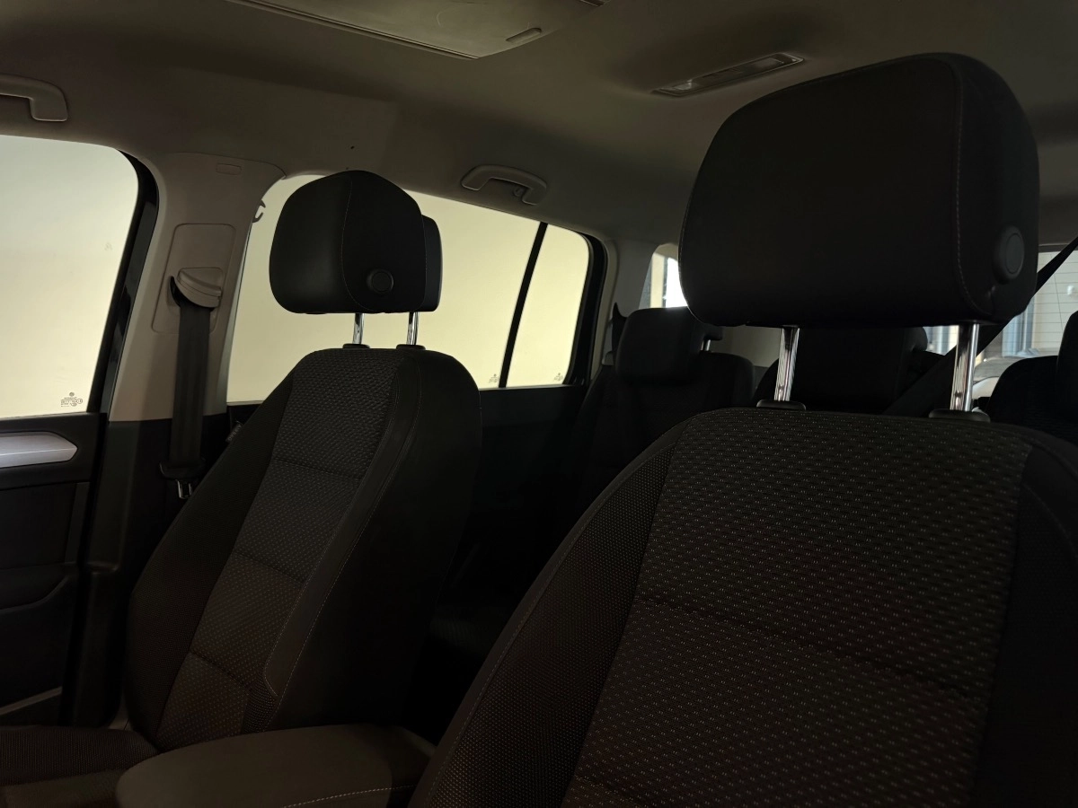 Volkswagen Touran - photo 16