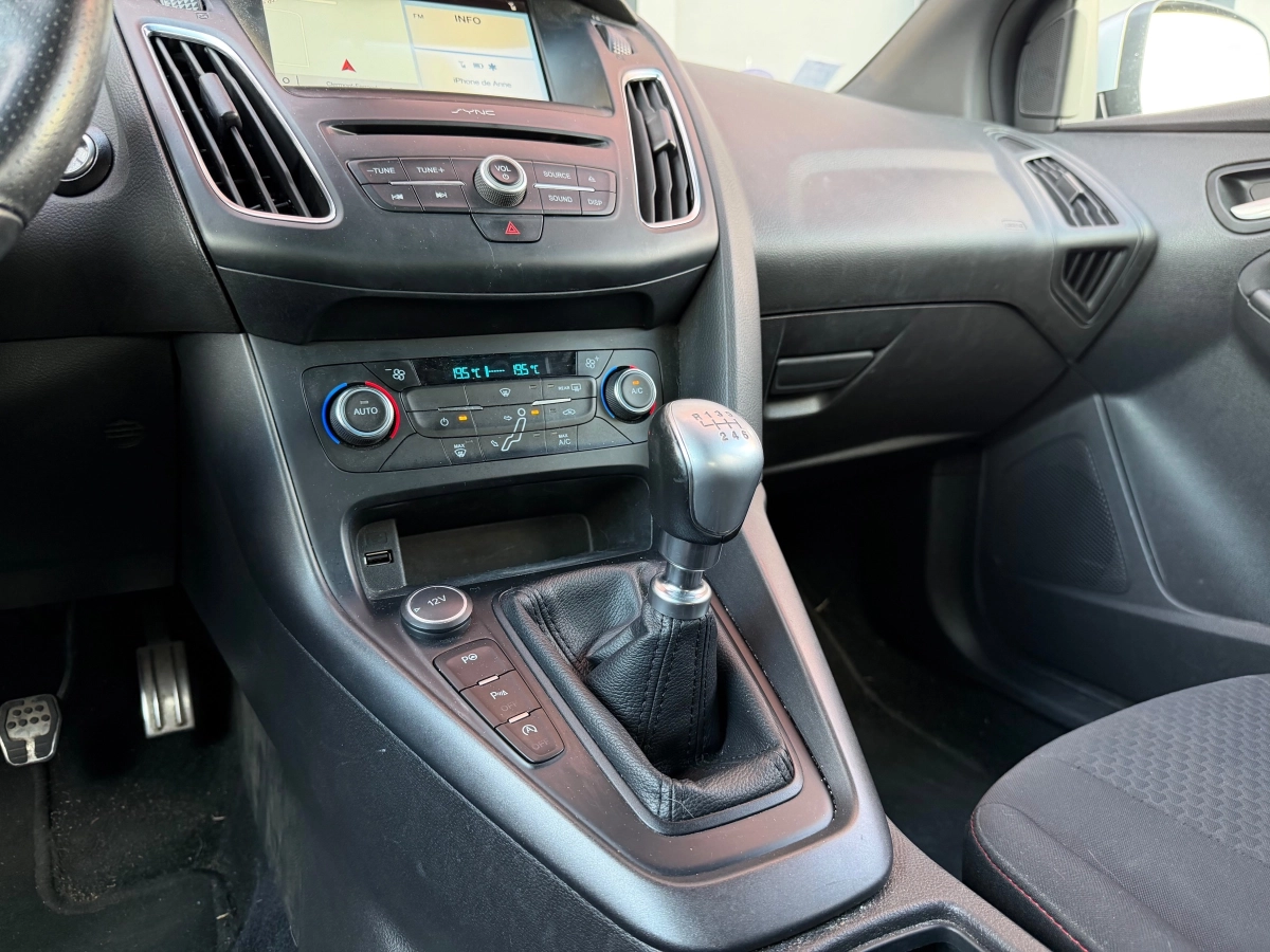 Ford Focus - photo 17