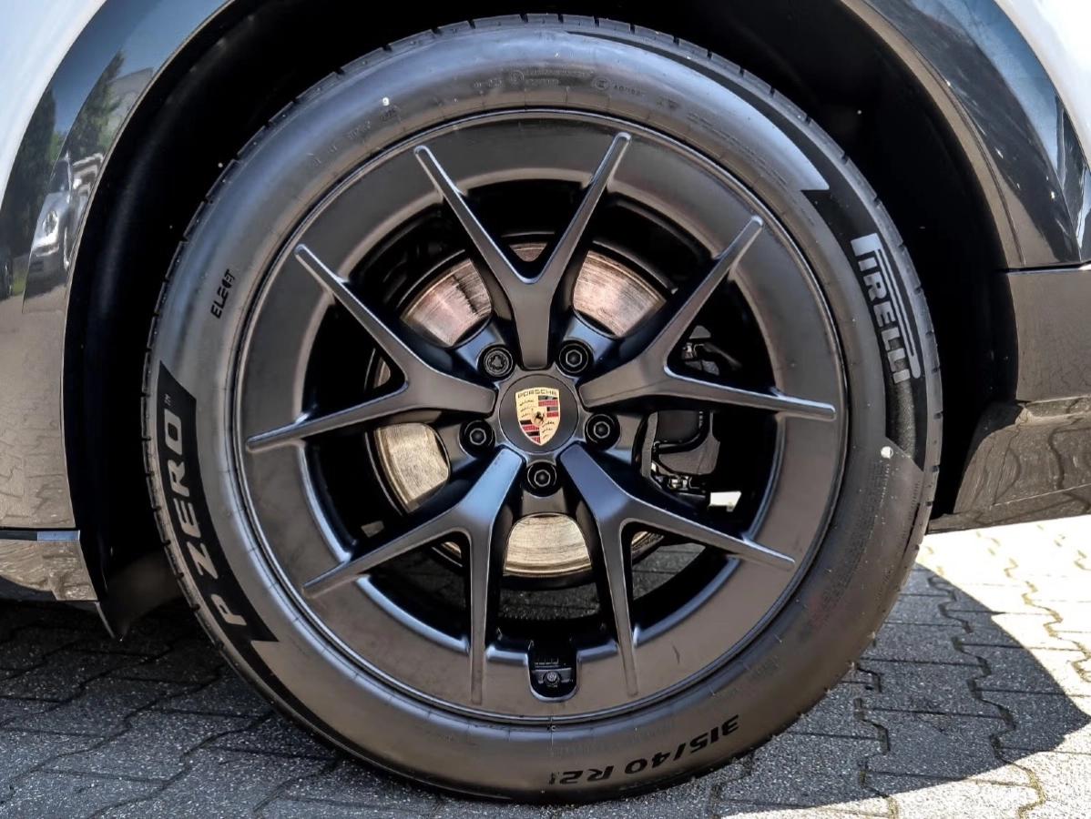 Porsche Cayenne Electrique 442ch 632km WLTP Toit Ouvrant/Attelage/Sport Sound/21“/Sièges 14/Volant Surfaces et Siège