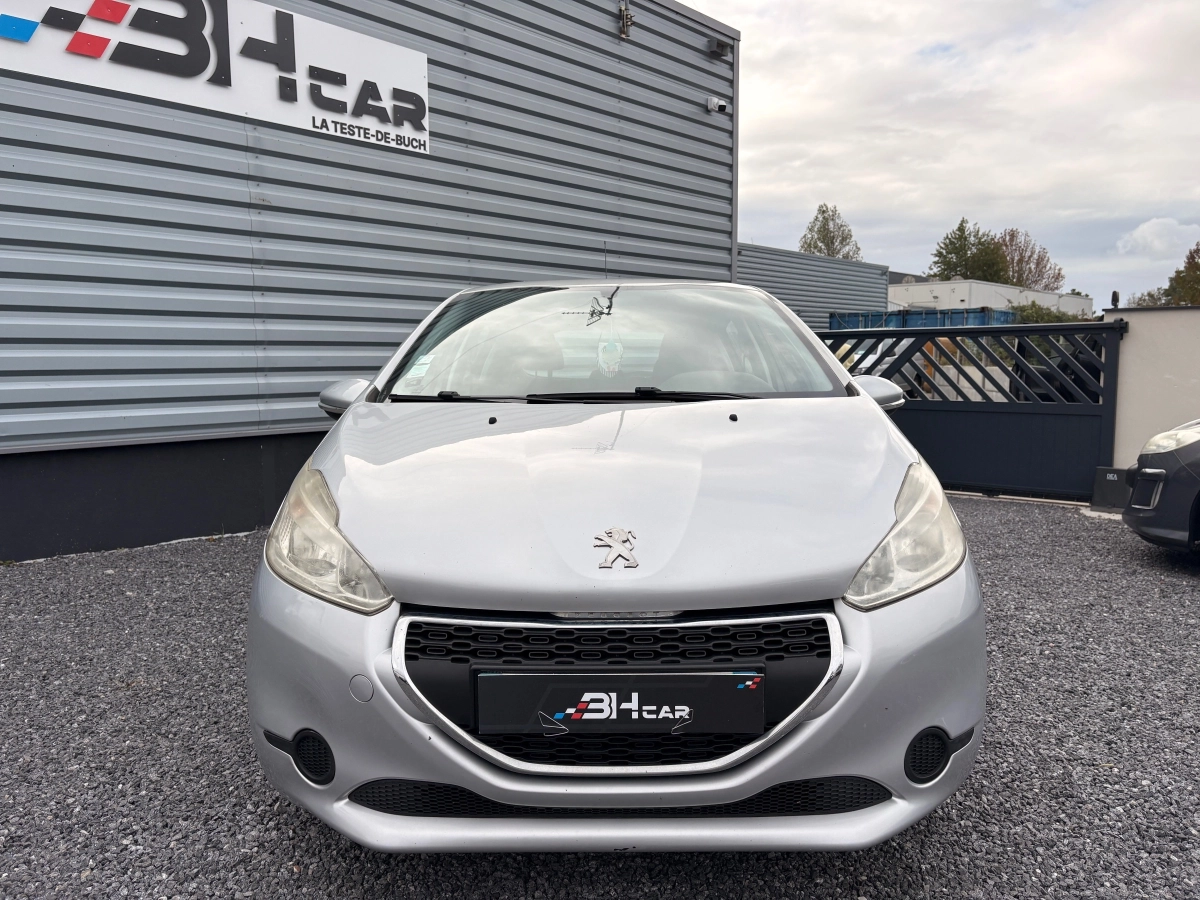 Peugeot 208 - photo 2
