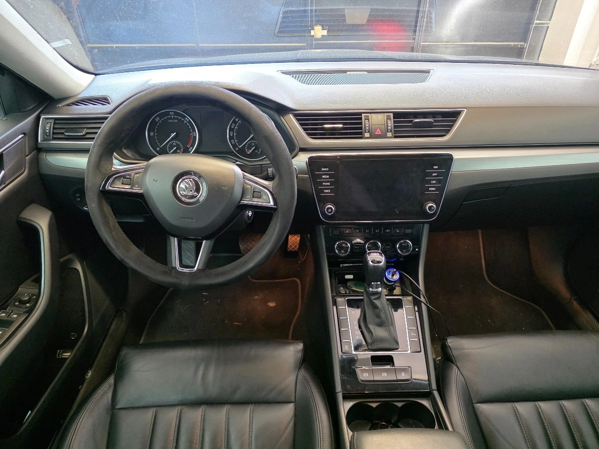 Skoda Superb - photo 9