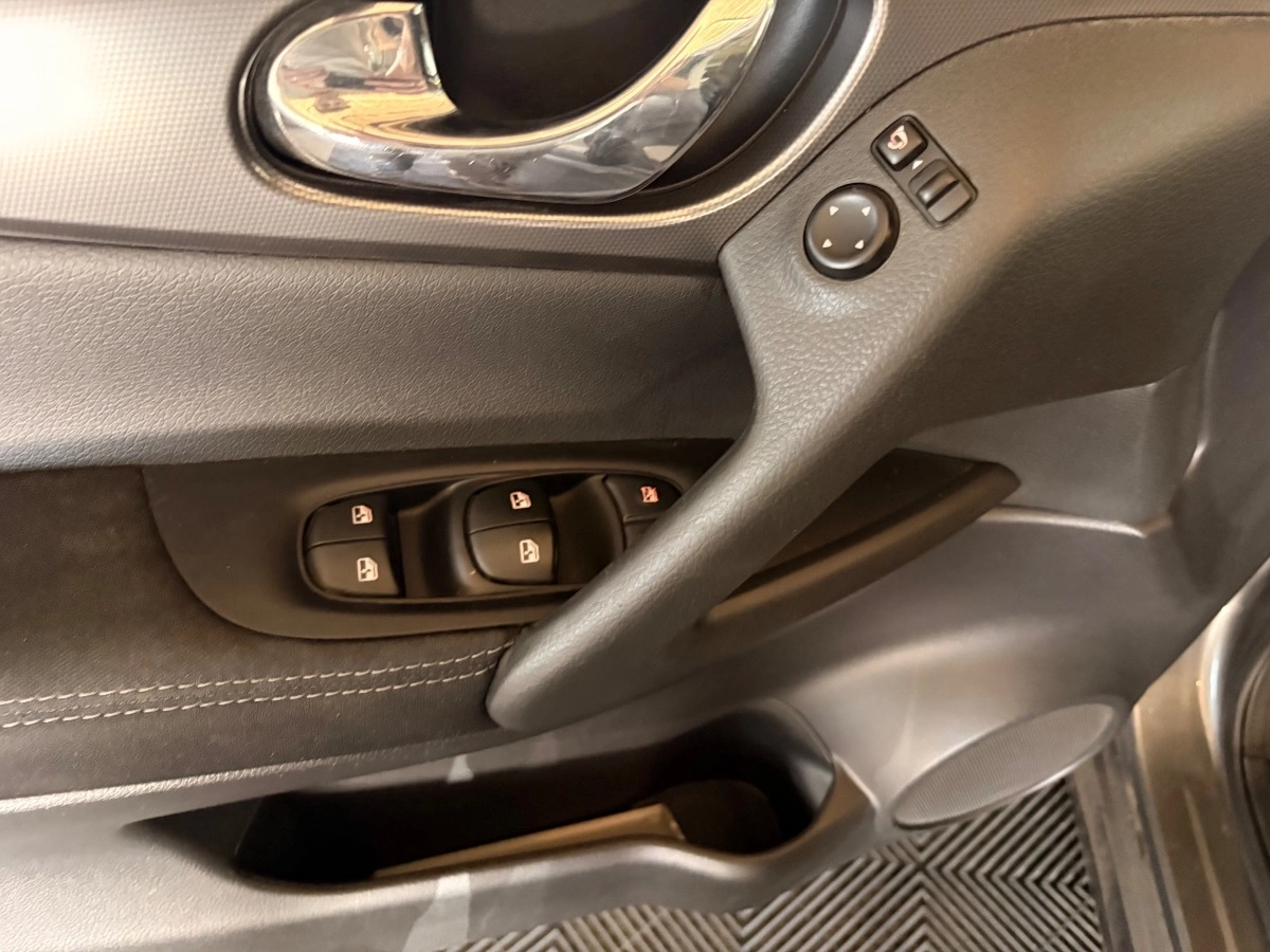 Nissan Qashqai - photo 14