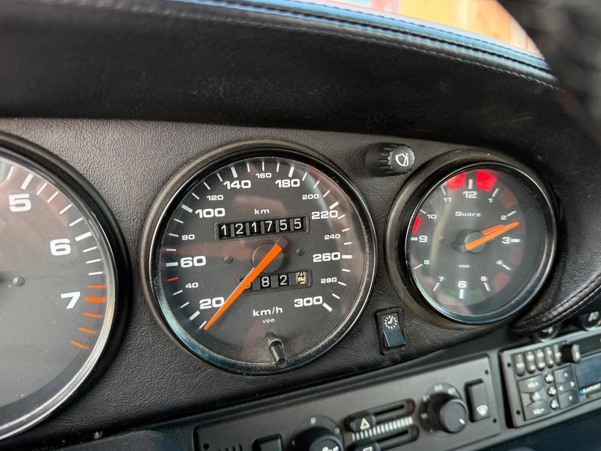 Porsche 911 COUPE 993 3.6 270 CARRERA 4