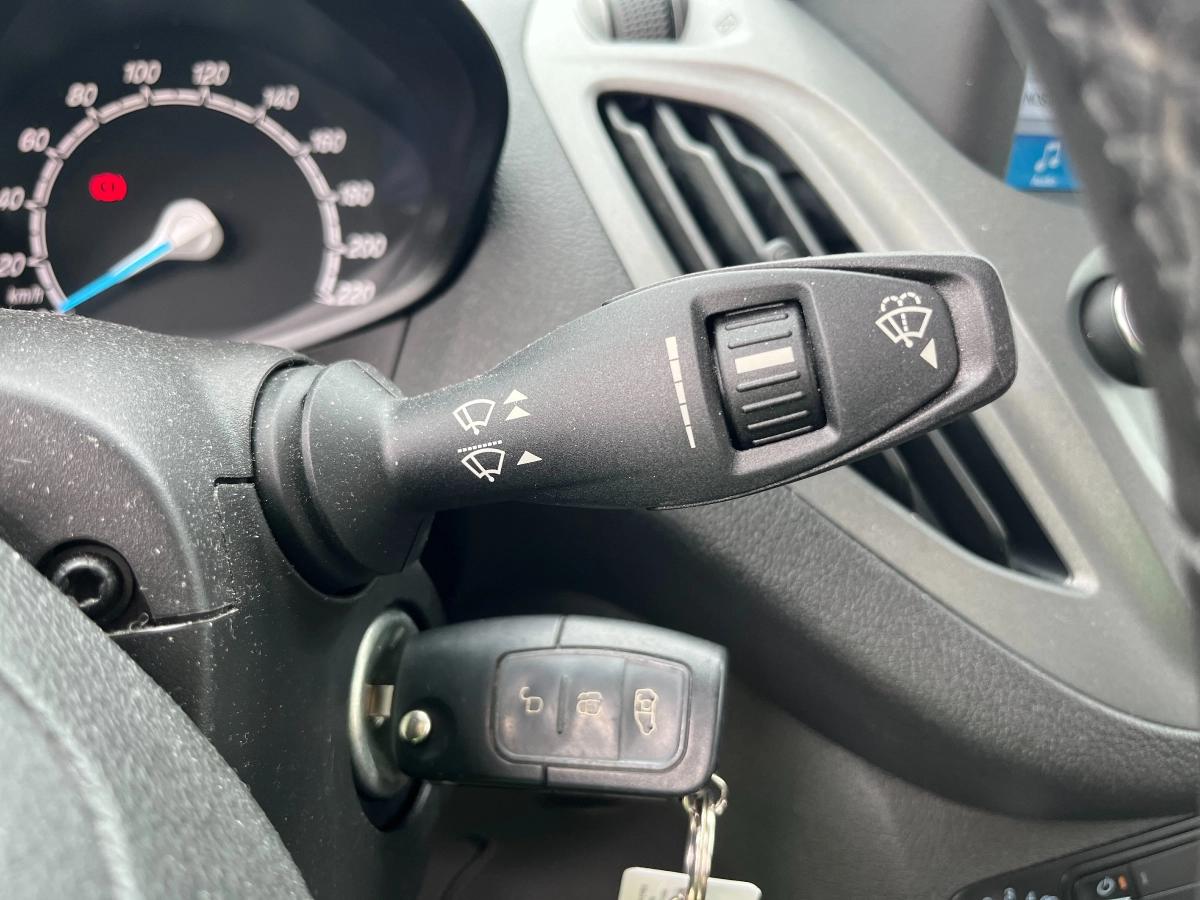Ford Transit Courier FOURGON 1.5 TDCI 100 LIMITED