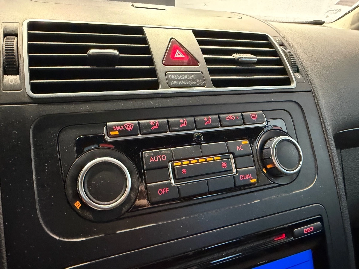 Volkswagen Touran - photo 22