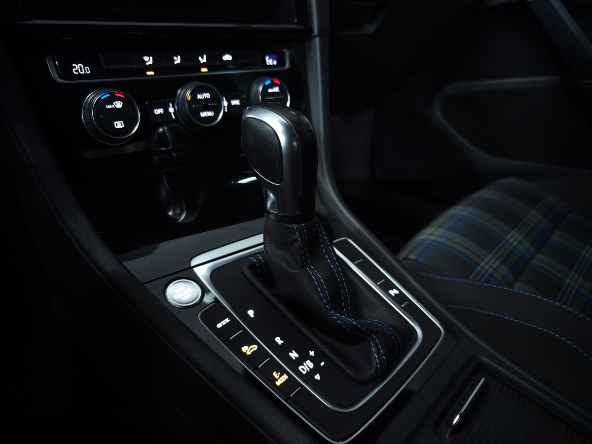 Volkswagen Golf - photo 16