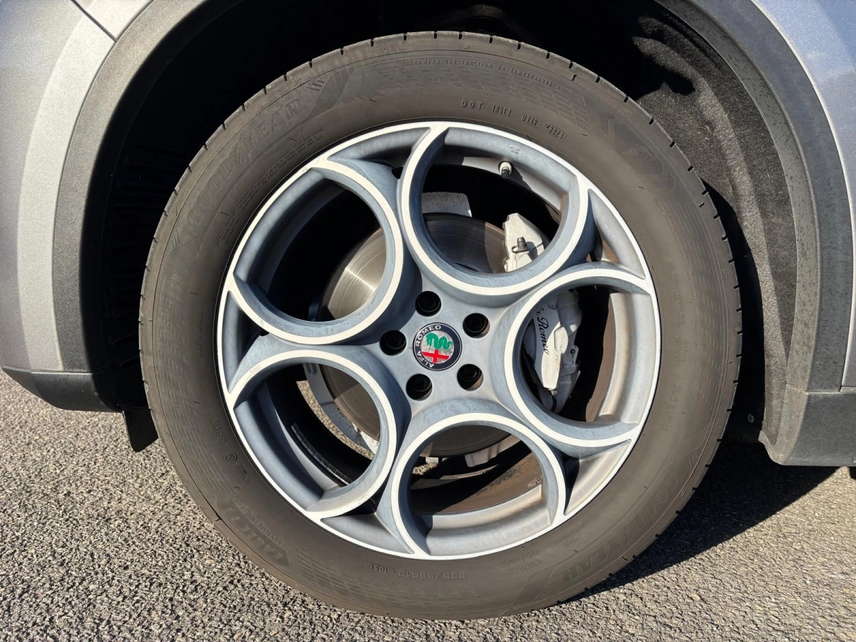 Alfa Romeo Stelvio - photo 18