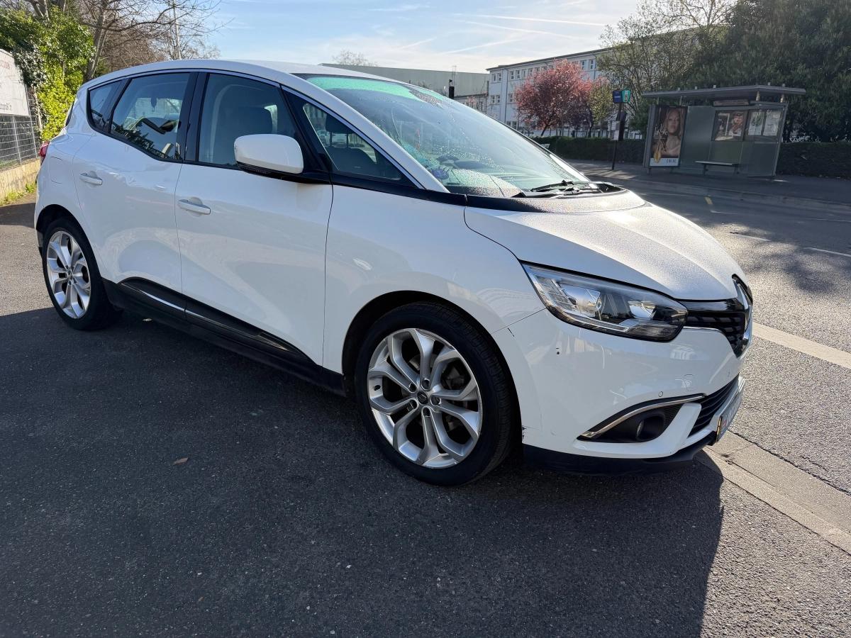 Renault Scenic 1.3 TCE 140 BLACK EDITION