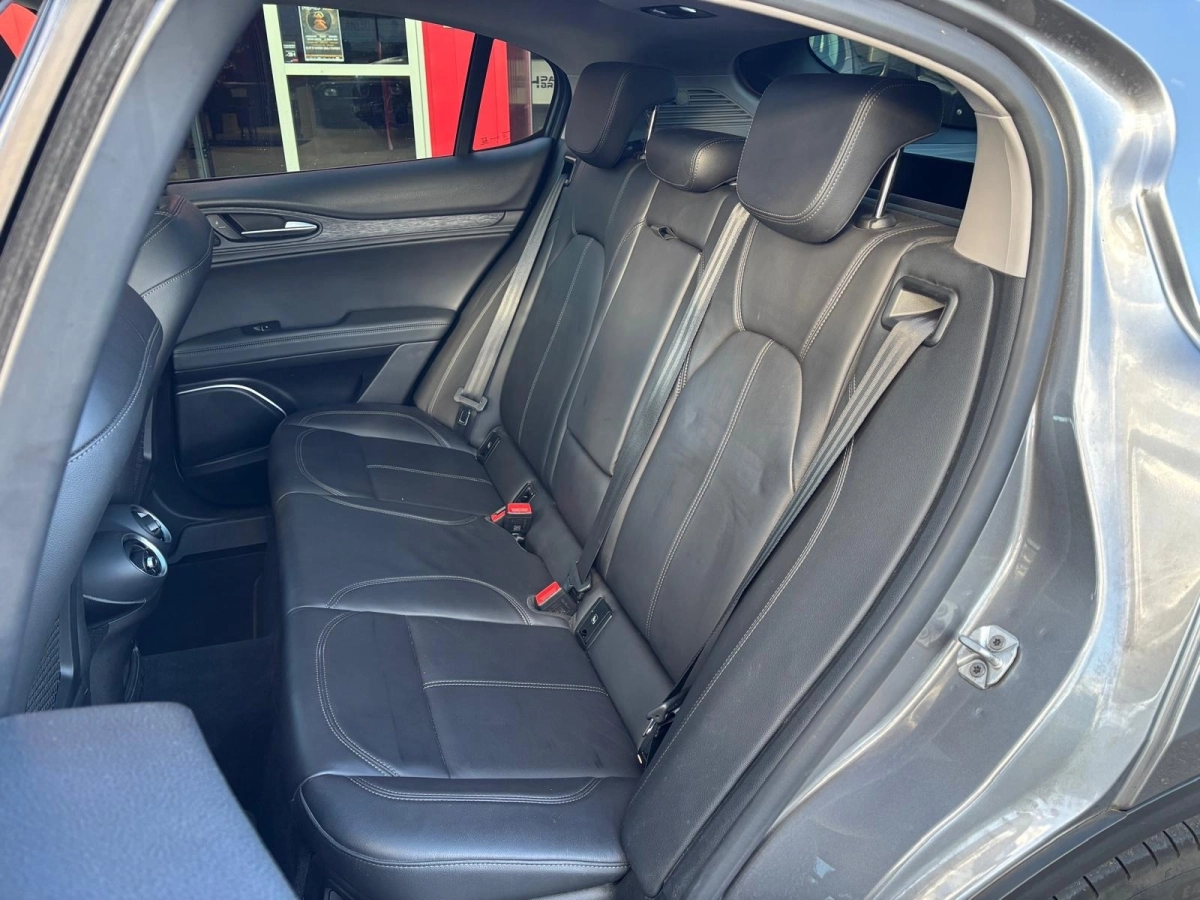 Alfa Romeo Stelvio - photo 12
