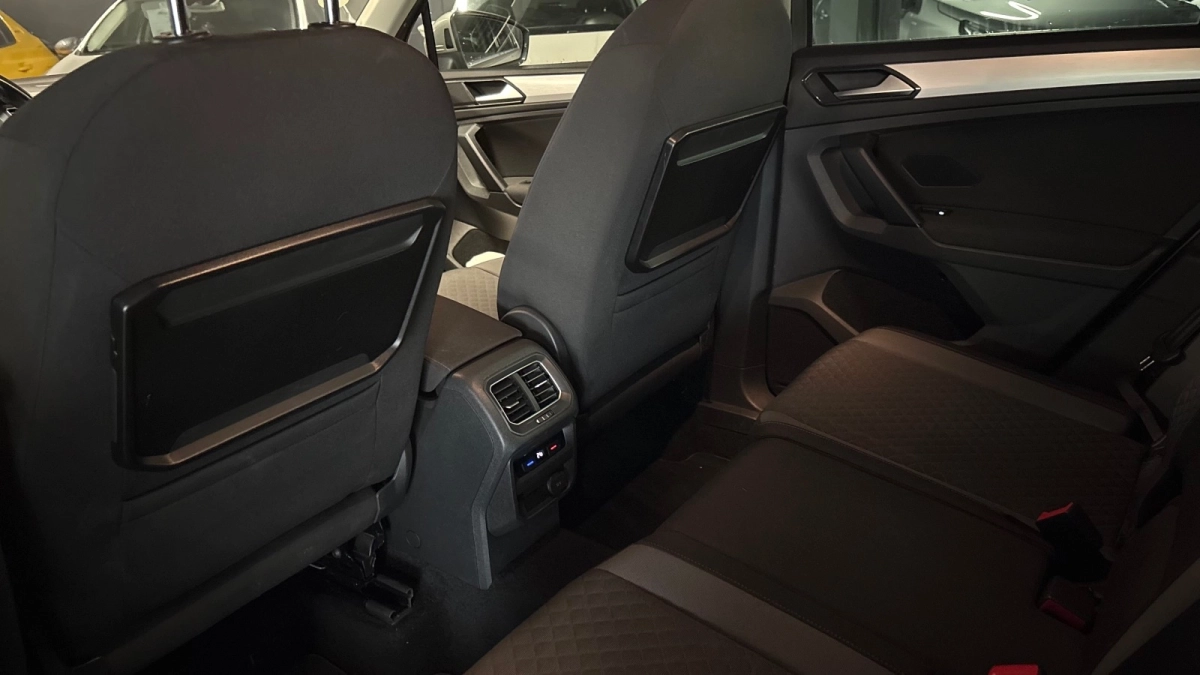 Volkswagen Tiguan - photo 17