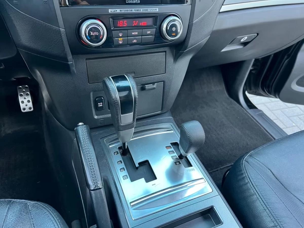 Mitsubishi Pajero 3.2 DID 200 4WD