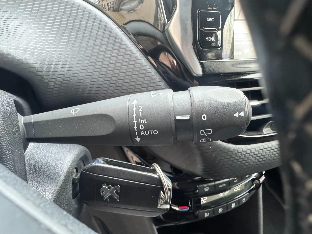 Peugeot 2008 GENERATION-I 1.2 PURETECH 110 ALLURE START-STOP