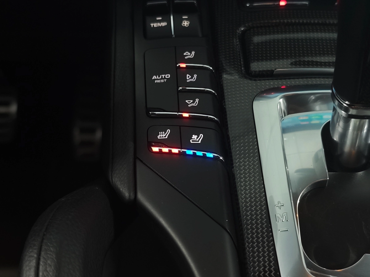 Porsche Cayenne - photo 13