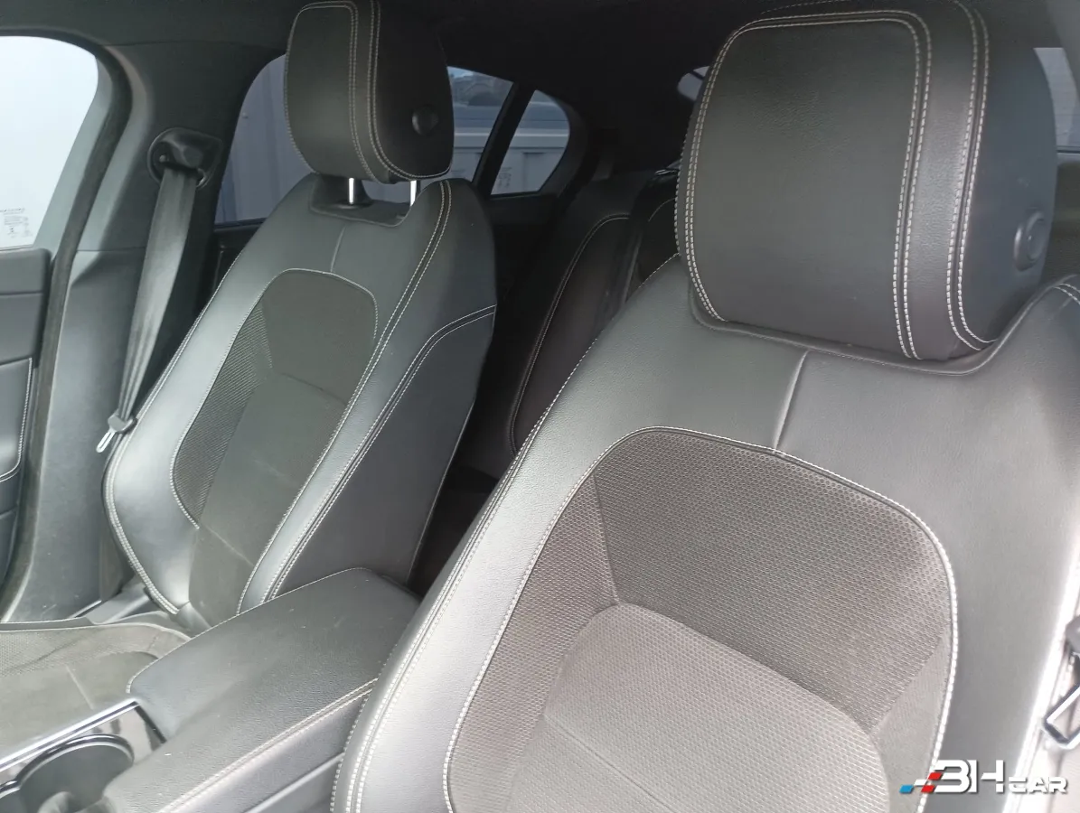 Jaguar Xe - photo 17