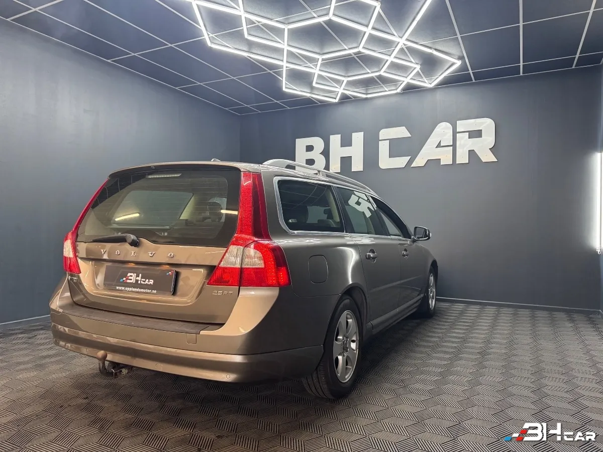 Volvo V70 - photo 8