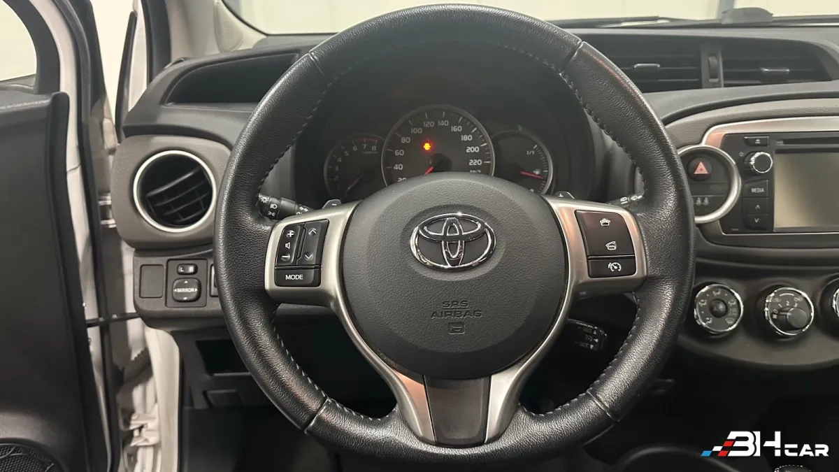 Toyota Yaris - photo 12