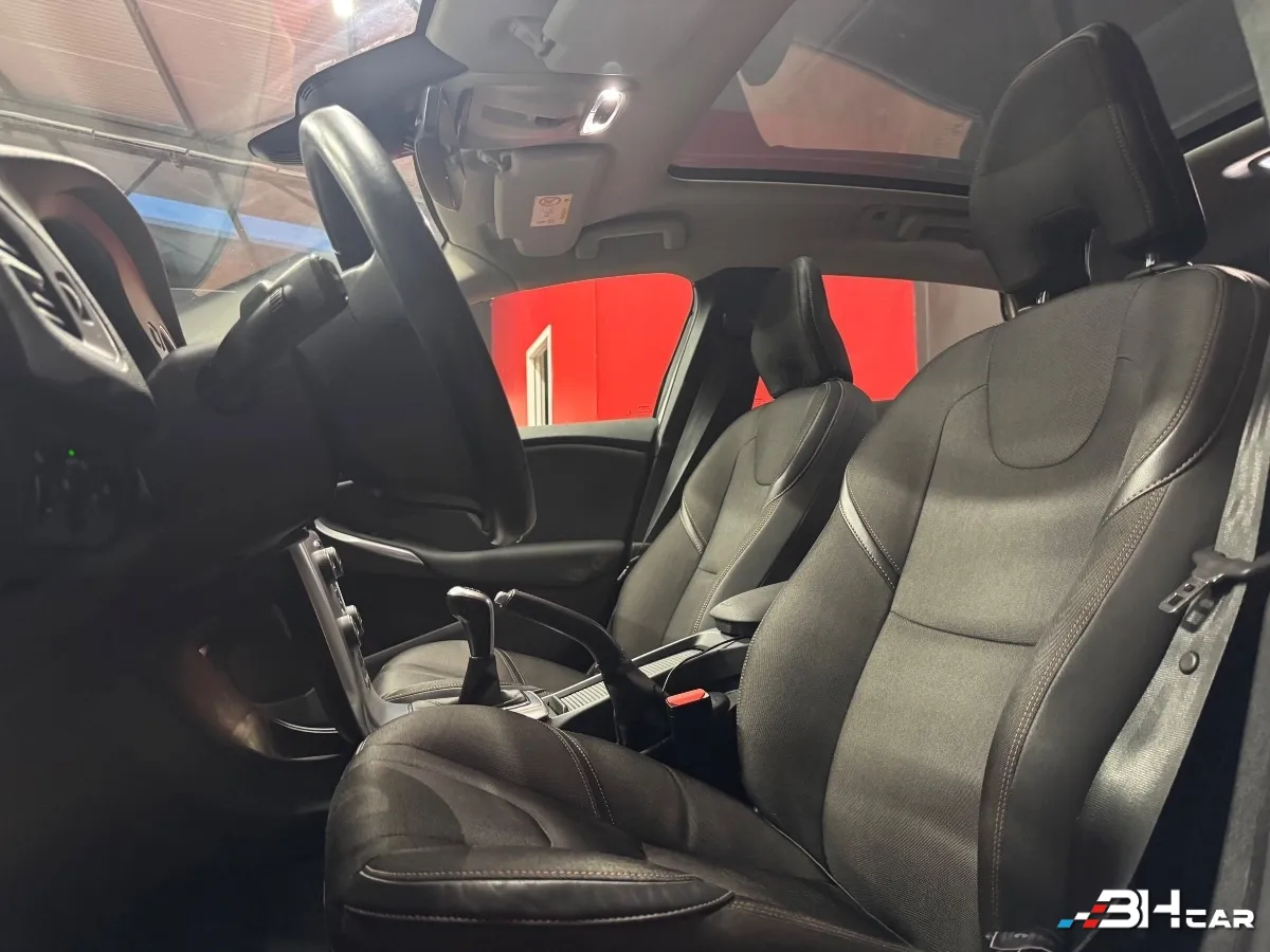 Volvo V40 - photo 8