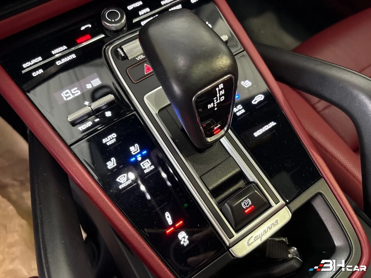 Porsche Cayenne - photo 14