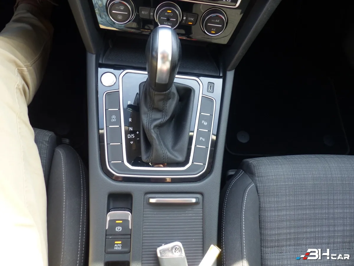 Volkswagen Passat - photo 21