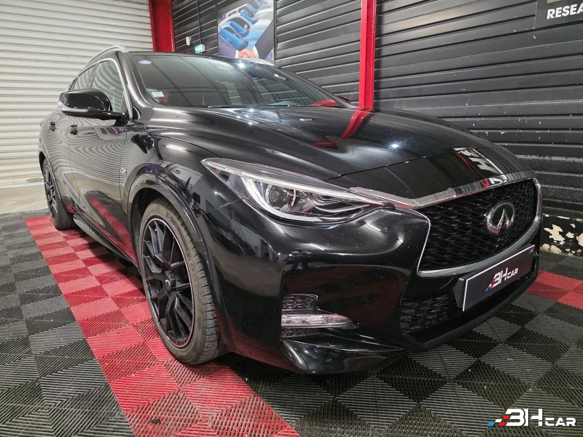 Infiniti Q30