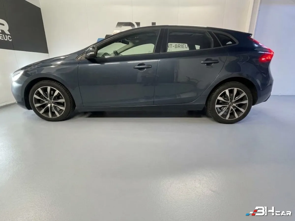 Volvo V40 - photo 6