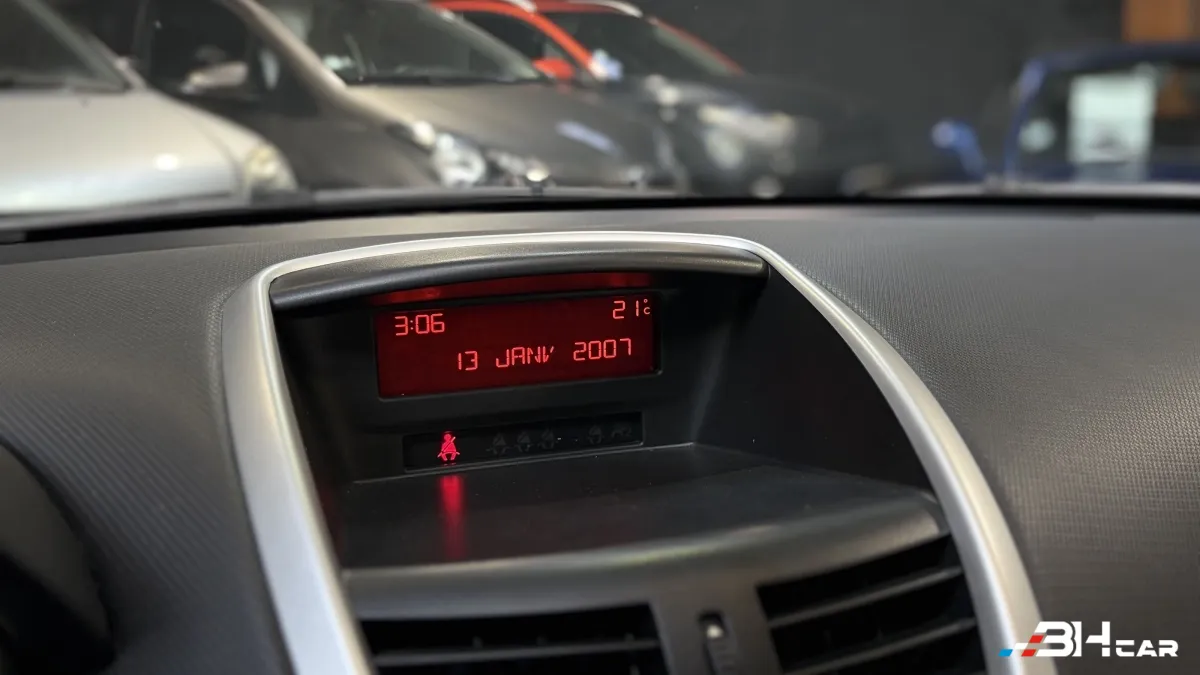 Peugeot 207 - photo 21