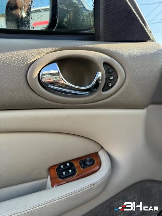 Aperçu indisponible de Jaguar XK8