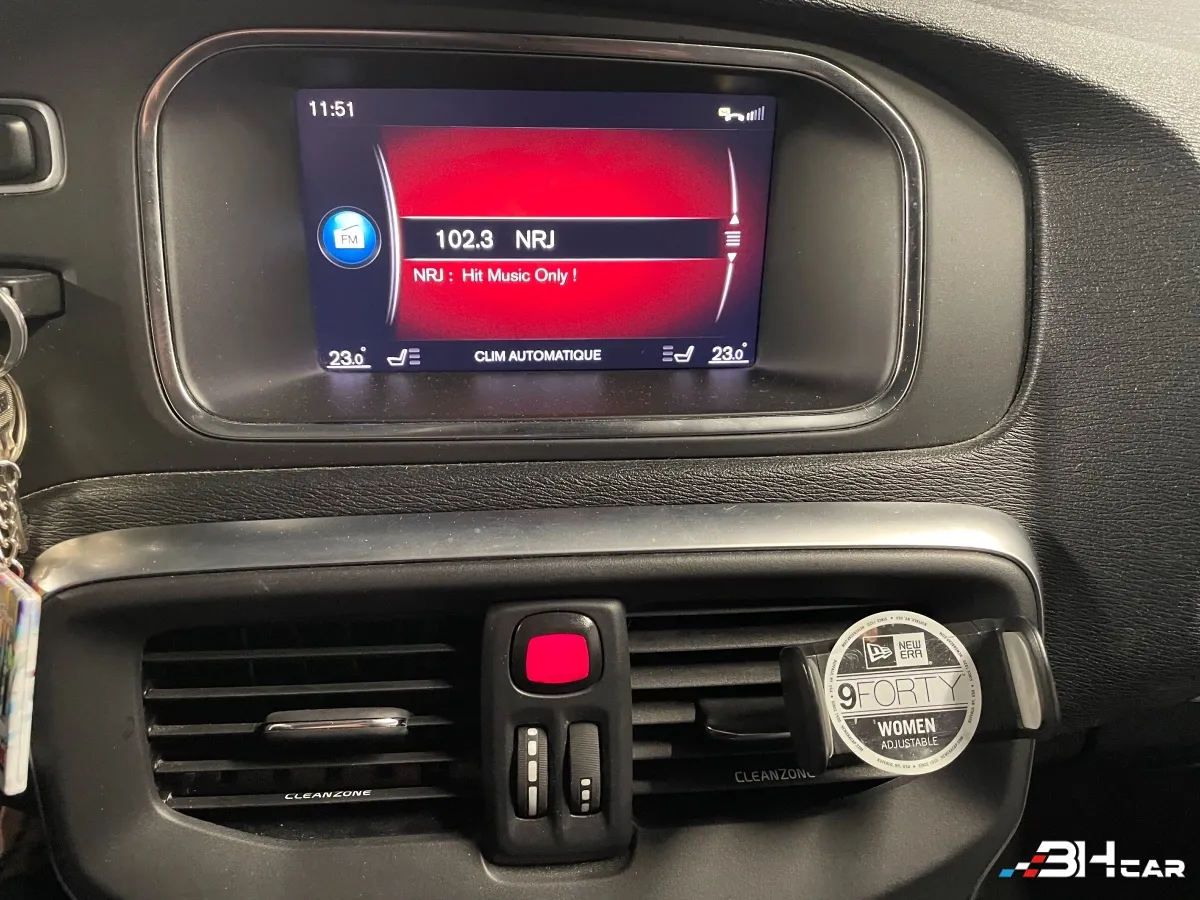 Volvo V40 - photo 18