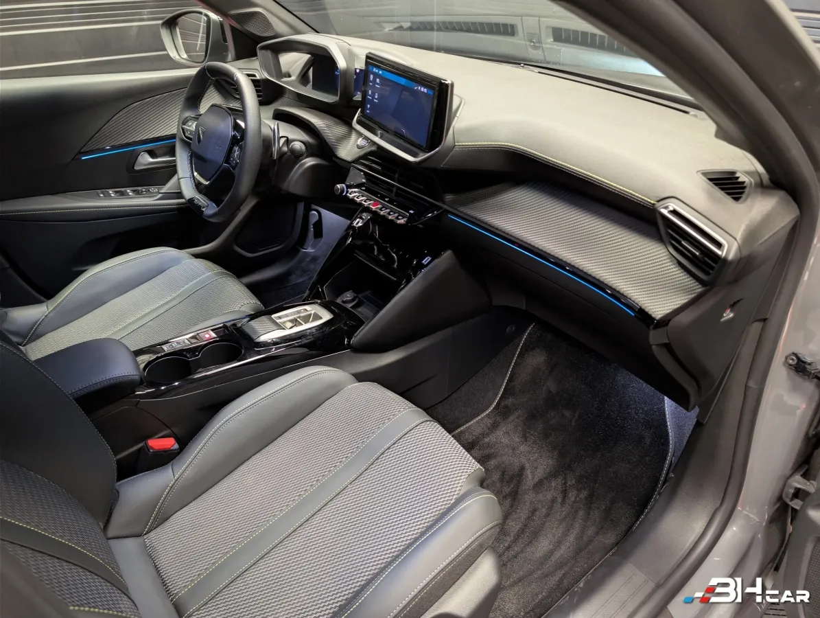 Peugeot 208 - photo 24