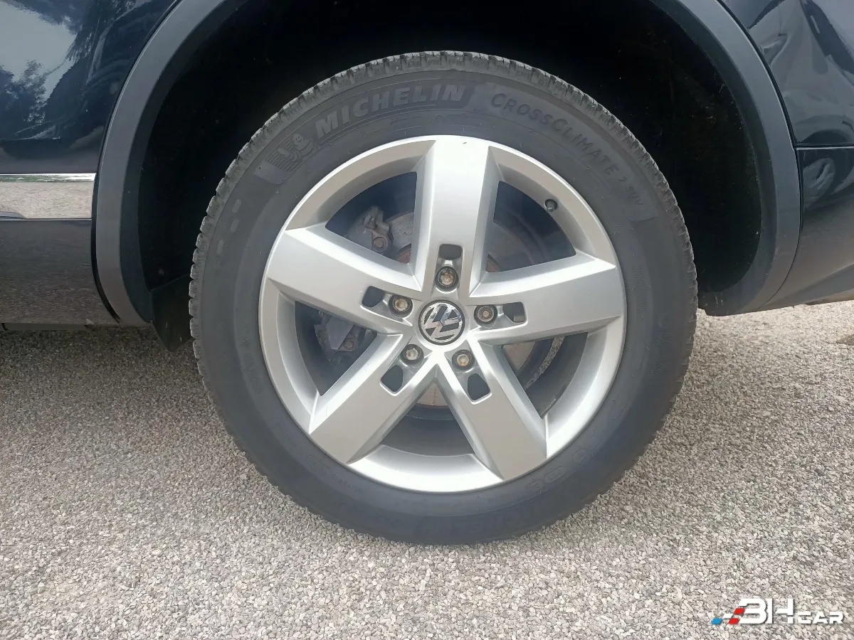 Volkswagen Touareg - photo 23