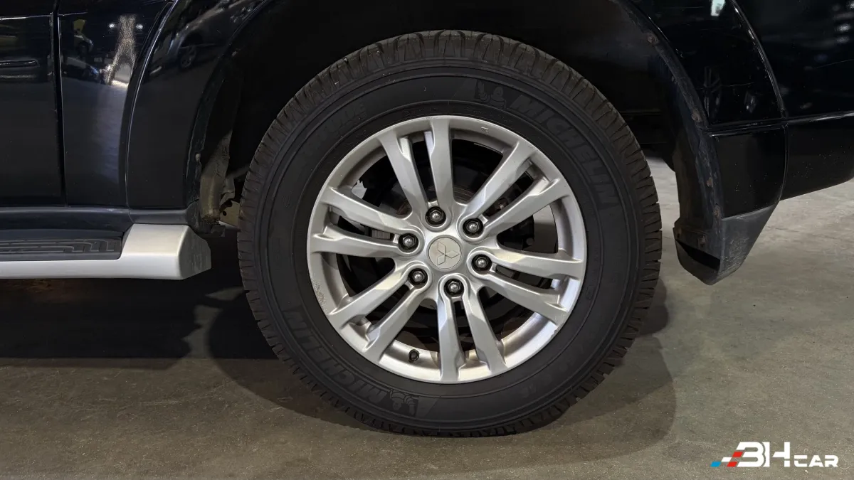 Mitsubishi Pajero - photo 14