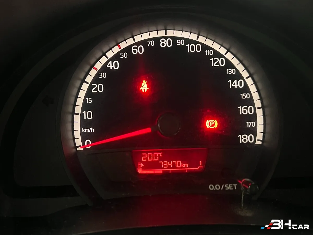 Volkswagen Up - photo 17