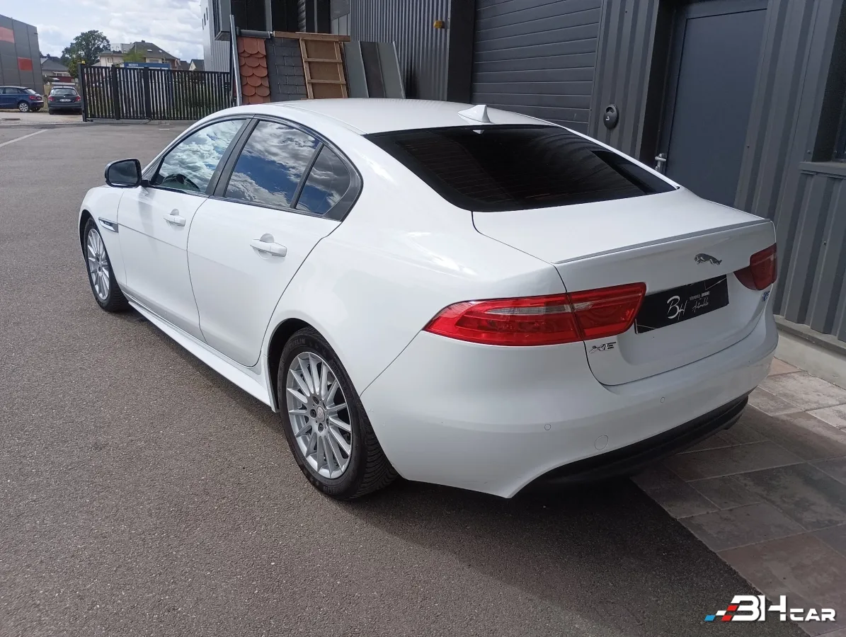 Jaguar Xe - photo 3