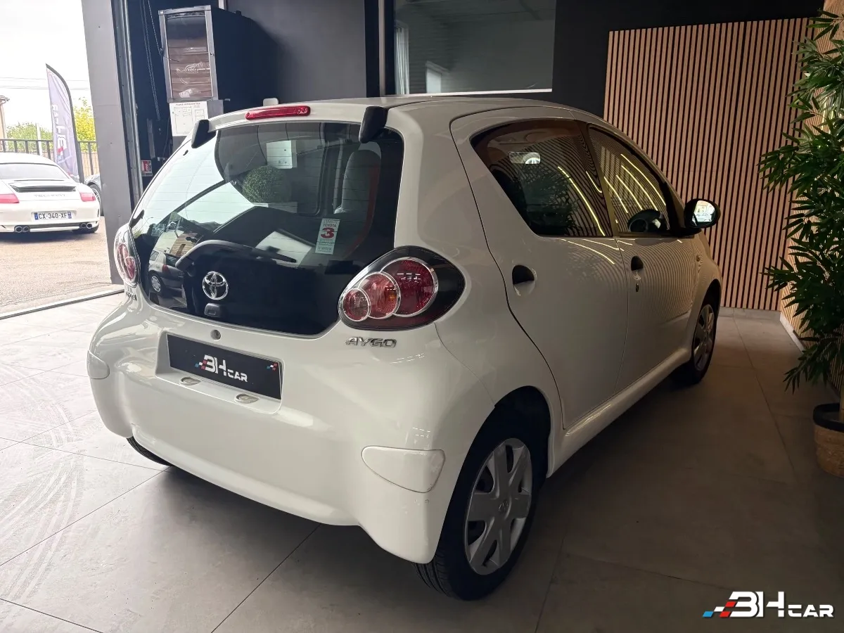 Toyota Aygo - photo 6
