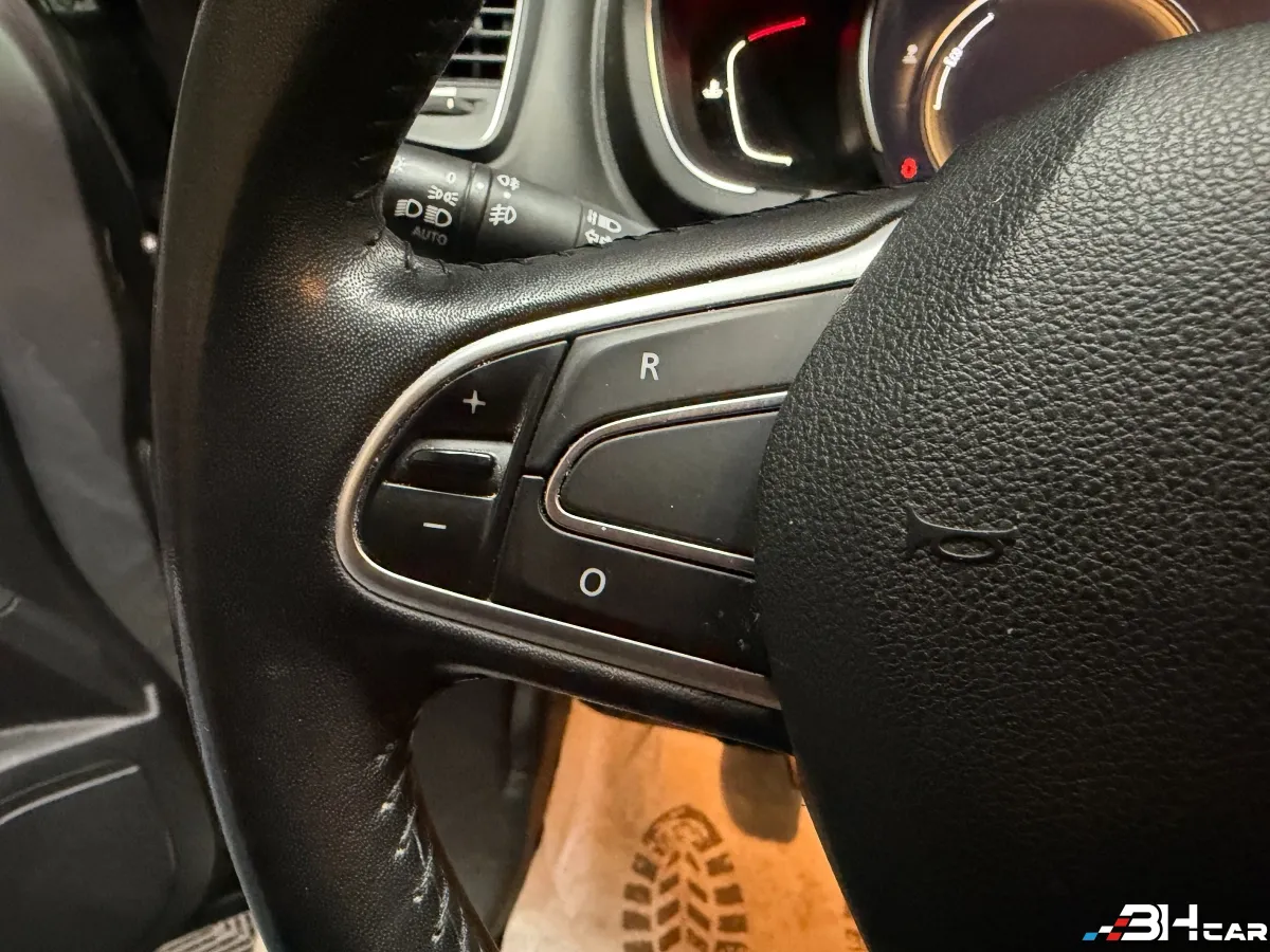 Renault Scenic - photo 17