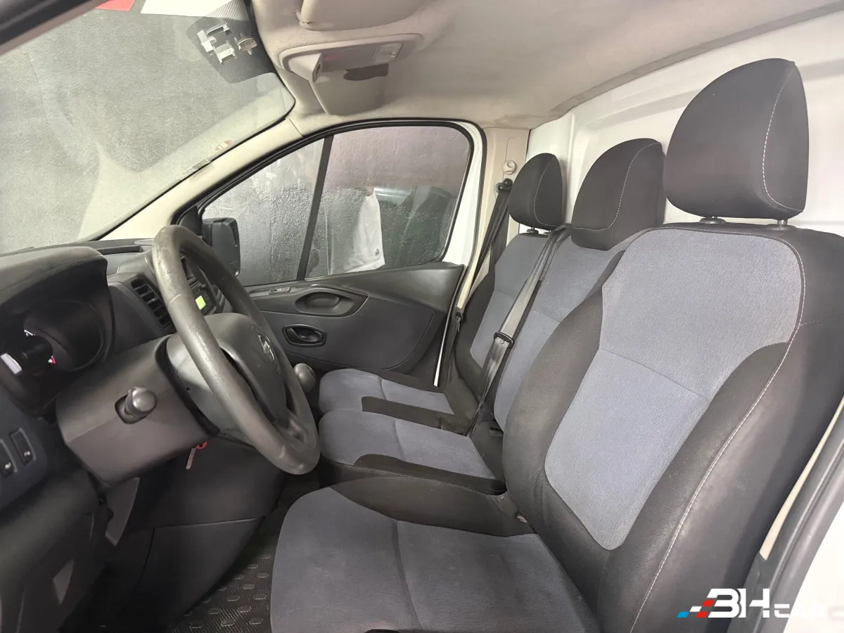 Opel Vivaro Vu - photo 14