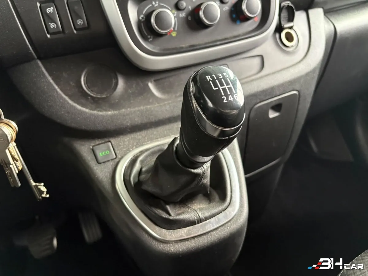Renault Trafic Vu - photo 12