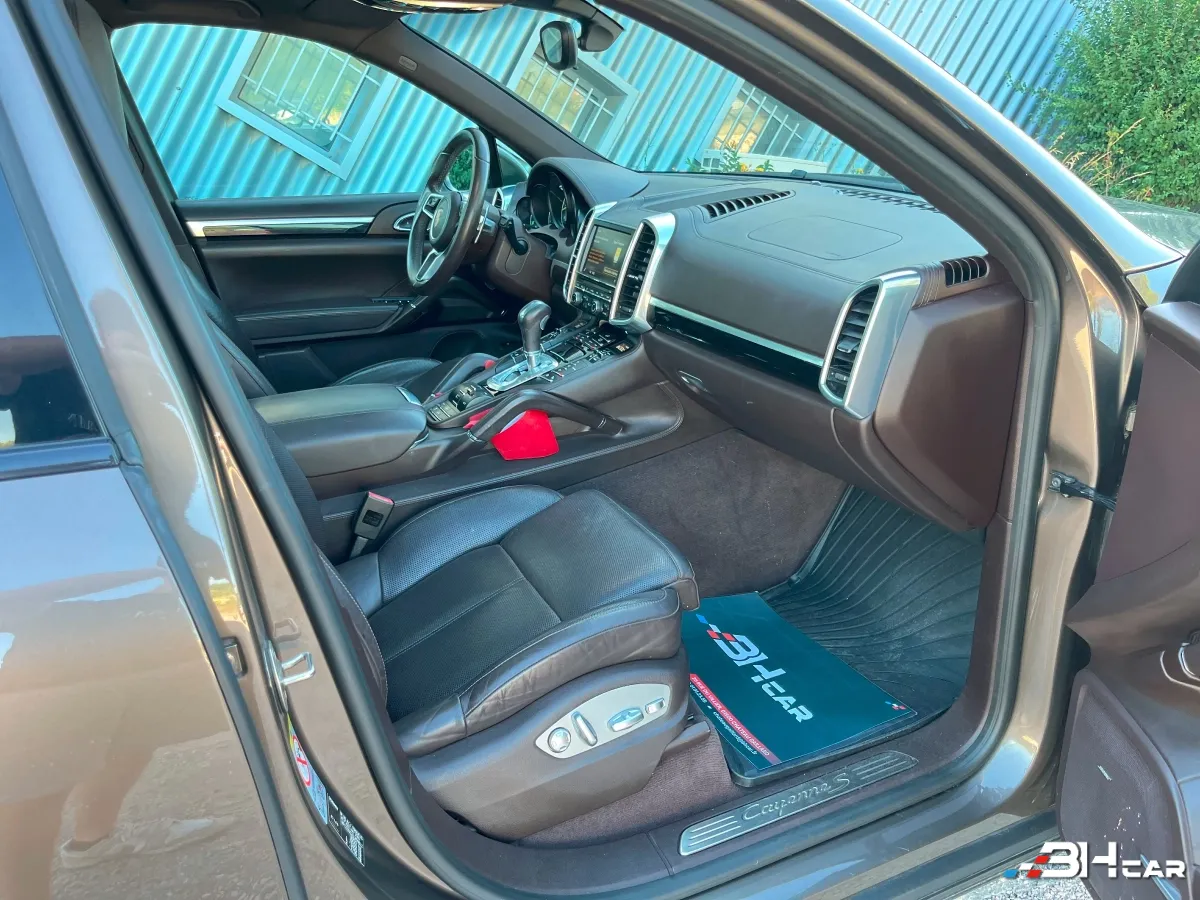 Porsche Cayenne - photo 17