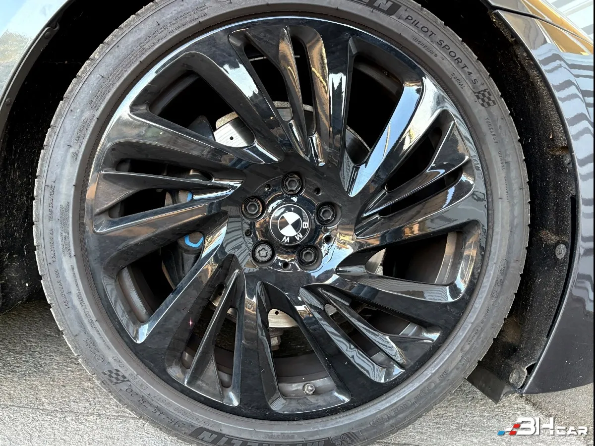 Bmw I8 - photo 18