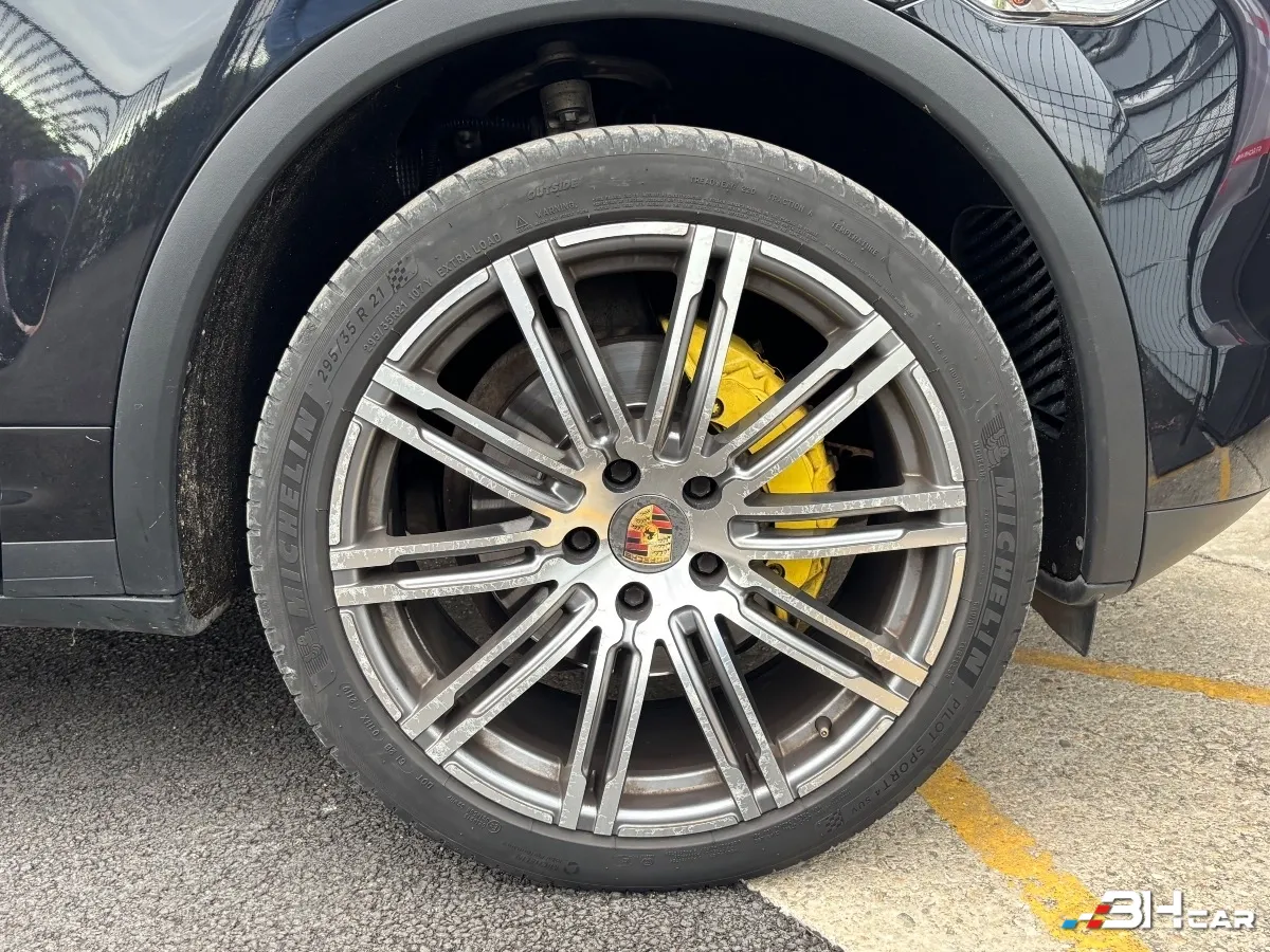 Porsche Cayenne - photo 14