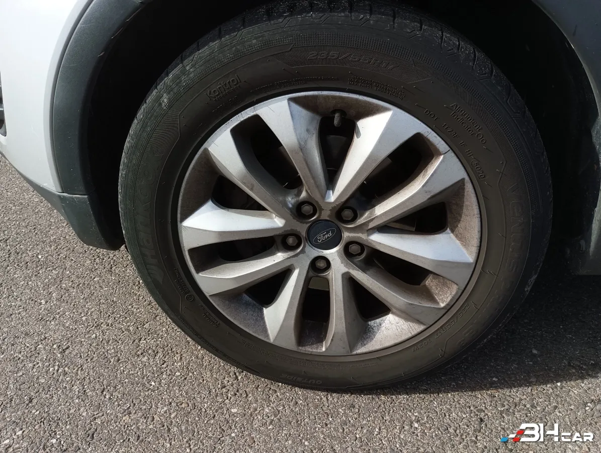 Ford Kuga - photo 10