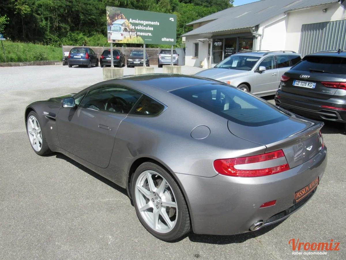 Aston Martin V8 Vantage 