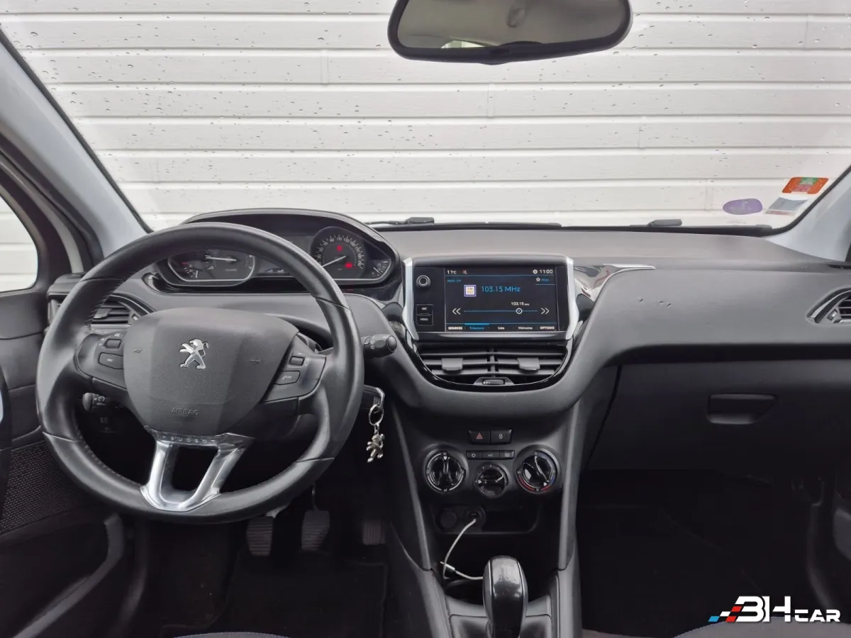 Peugeot 208 - photo 10